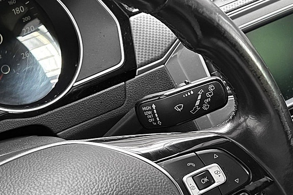Volkswagen Passat 24 of 30