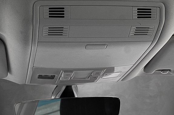 Volkswagen Passat 18 of 30