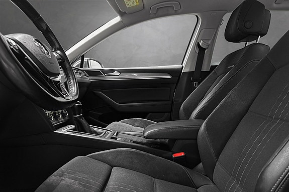 Volkswagen Passat 13 of 30
