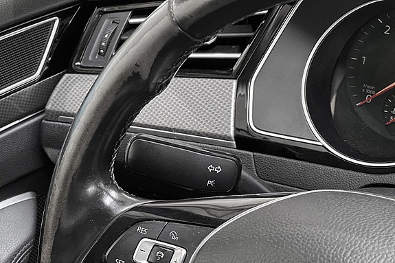 Volkswagen Passat 23 of 30