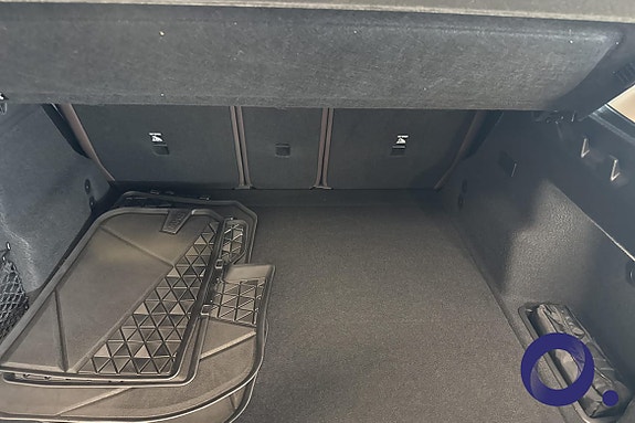 BMW iX1 5 of 30