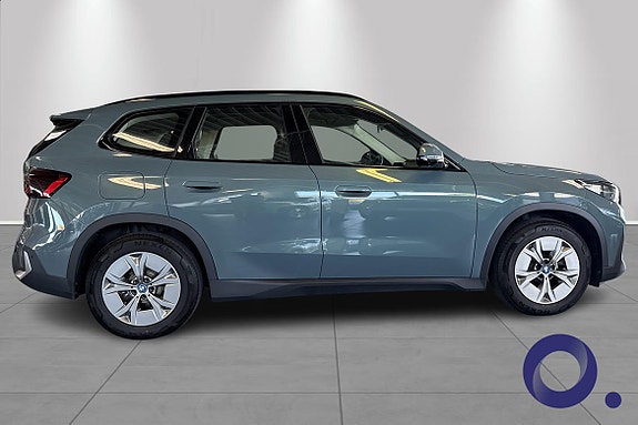 BMW iX1 7 of 30