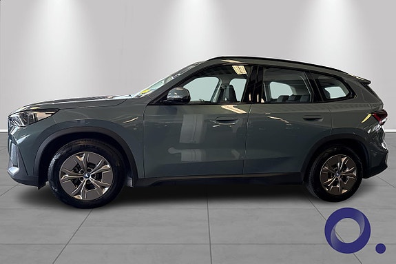 BMW iX1 2 of 30