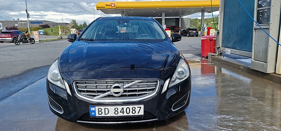 Volvo V60 2 of 16
