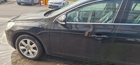 Volvo V60 5 of 16