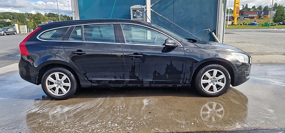 Volvo V60 4 of 16