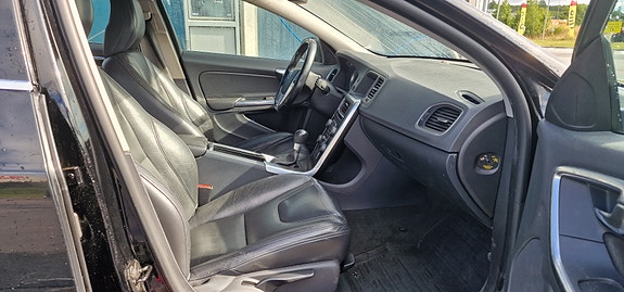 Volvo V60 8 of 16
