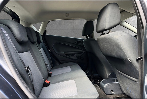 Ford Fiesta 23 of 28