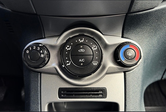 Ford Fiesta 14 of 28