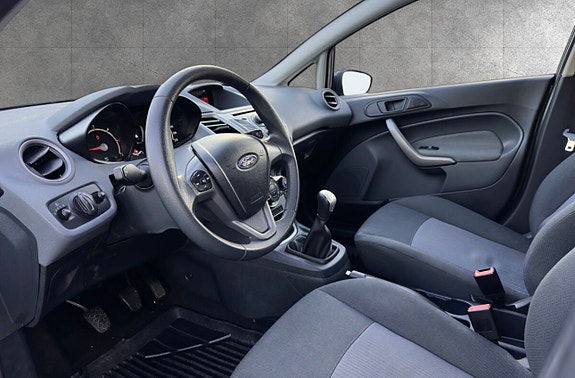 Ford Fiesta 10 of 28