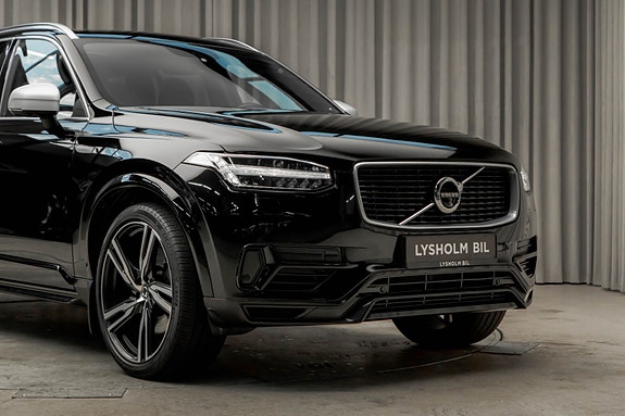 Volvo XC90 2 of 30