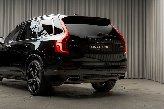 Volvo XC90 10 of 30