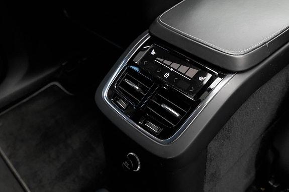 Volvo XC90 19 of 30