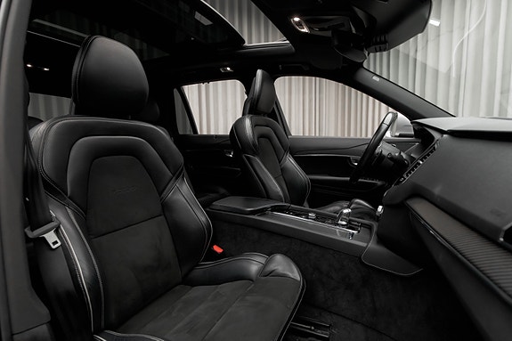 Volvo XC90 14 of 30