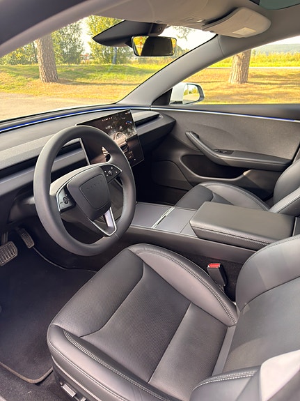 Tesla Model 3 7 of 15