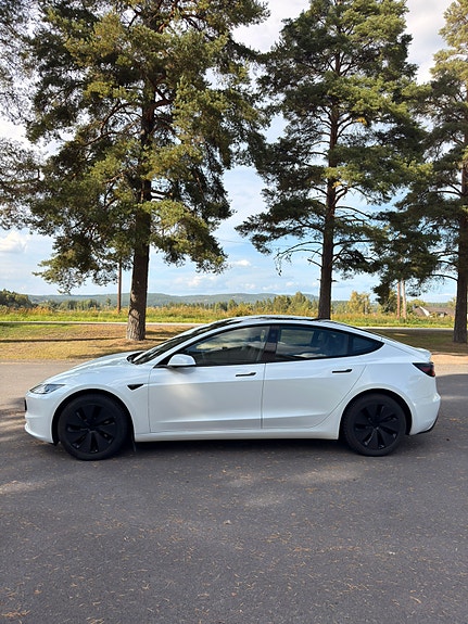Tesla Model 3 5 of 15