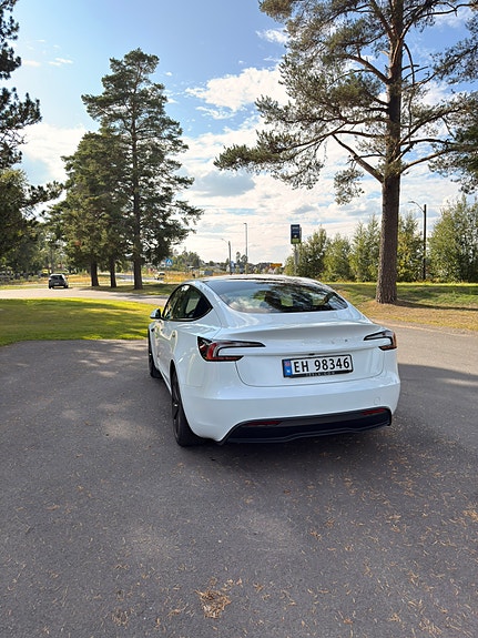 Tesla Model 3 4 of 15