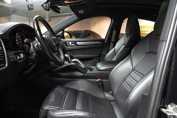 Porsche Cayenne Coupe 10 of 30