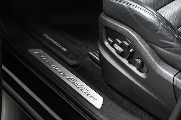 Porsche Cayenne Coupe 19 of 30