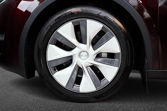 Tesla Model Y 13 of 30