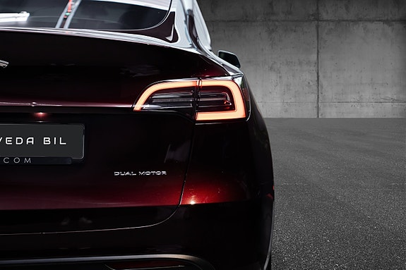 Tesla Model Y 10 of 30