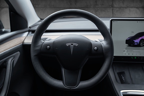 Tesla Model Y 20 of 30