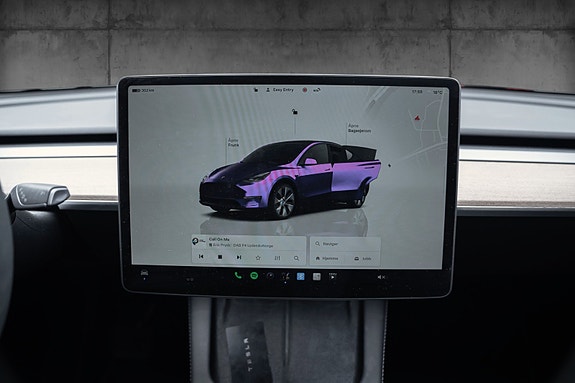 Tesla Model Y 18 of 30
