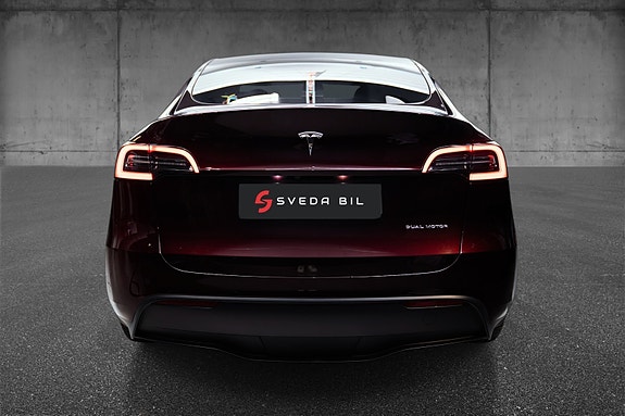 Tesla Model Y 8 of 30