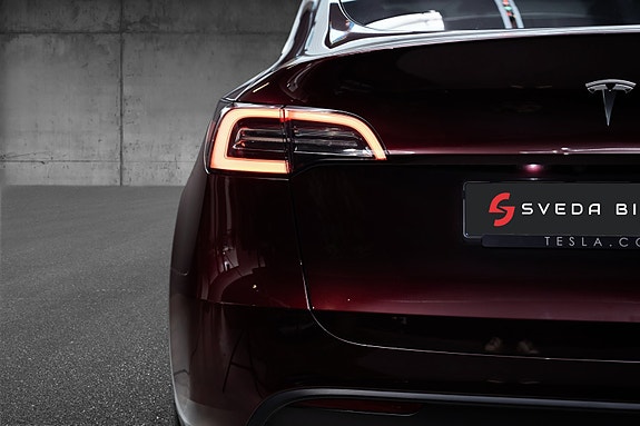 Tesla Model Y 9 of 30