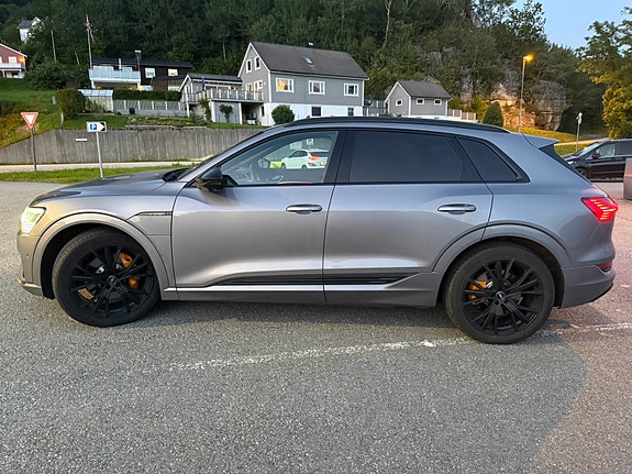 Audi e-tron 7 of 30