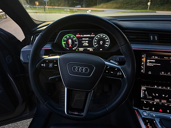 Audi e-tron 18 of 30