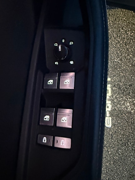 Audi e-tron 29 of 30
