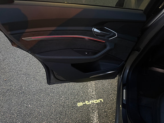 Audi e-tron 28 of 30