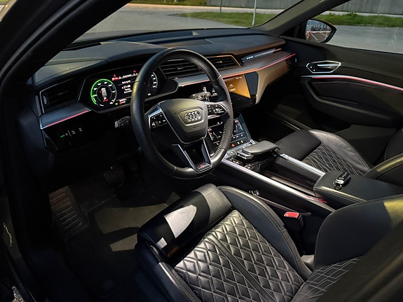 Audi e-tron 16 of 30