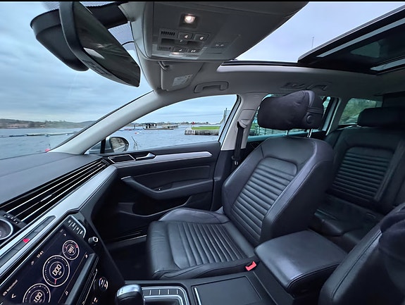 Volkswagen Passat Alltrack 28 of 30