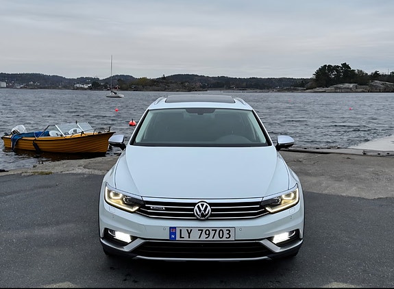 Volkswagen Passat Alltrack 2 of 30