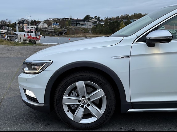 Volkswagen Passat Alltrack 9 of 30