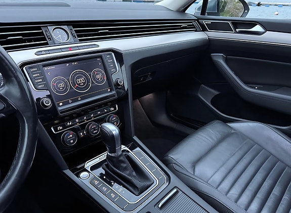 Volkswagen Passat Alltrack 29 of 30