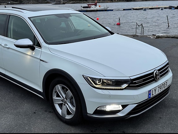 Volkswagen Passat Alltrack 12 of 30