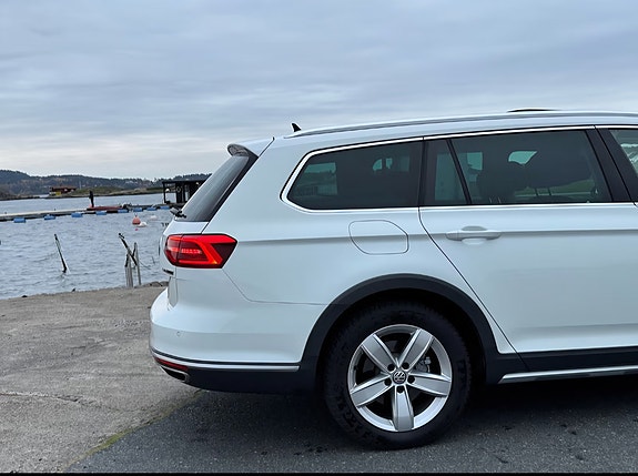 Volkswagen Passat Alltrack 13 of 30