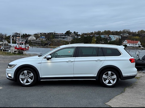 Volkswagen Passat Alltrack 4 of 30