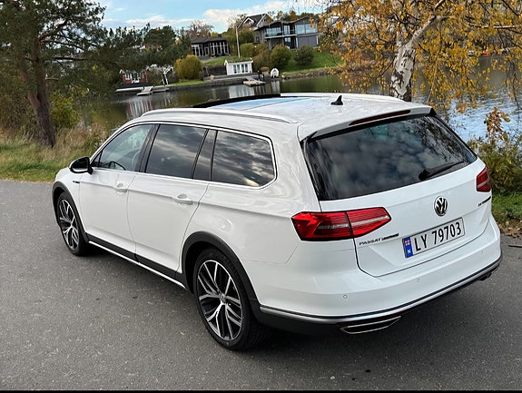 Volkswagen Passat Alltrack 10 of 30