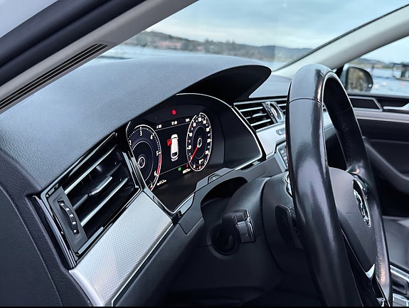 Volkswagen Passat Alltrack 27 of 30