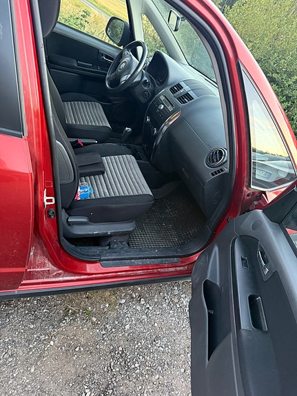 Suzuki SX4 9 of 24