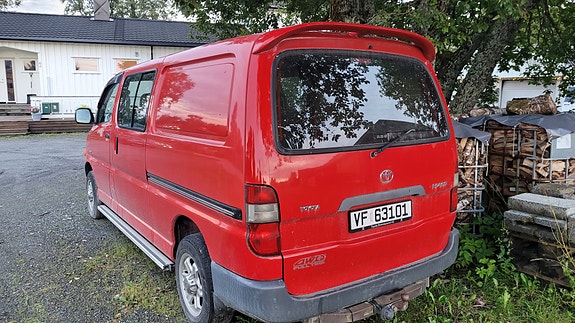 Toyota HiAce 3 of 5