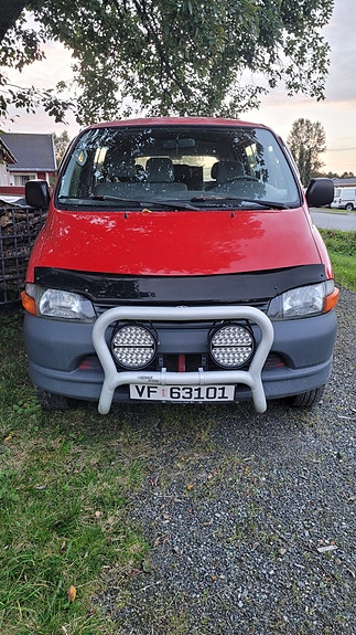 Toyota HiAce 2 of 5
