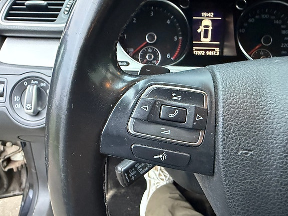 Volkswagen Passat 2 of 25
