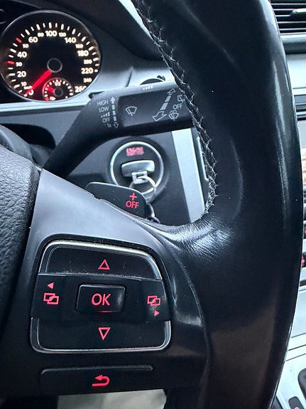 Volkswagen Passat 11 of 25