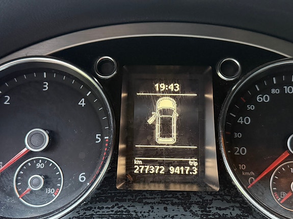Volkswagen Passat 23 of 25