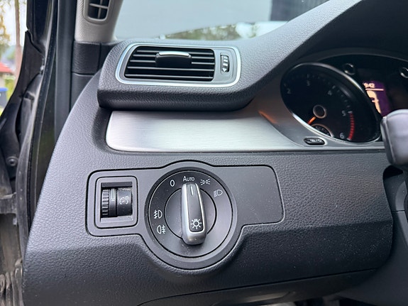 Volkswagen Passat 24 of 25